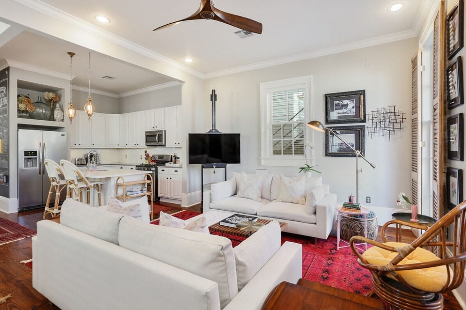 Large, deep, comfy sofas, smart TV, Netflix, HBO, etc. 