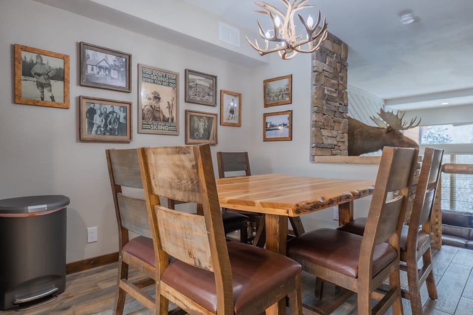 Dining area with seating for 6