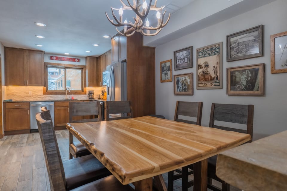 Dining area with seating for 6