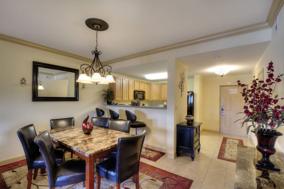 Dinning Room and Bar