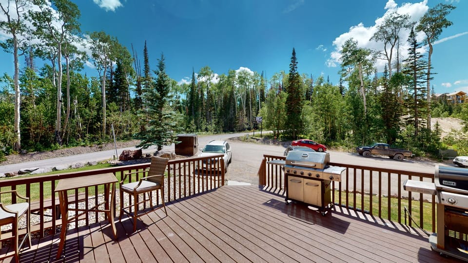 Natural Gas BBQs on Pool  Deck w/ view of oversized/exterior parking available. 
