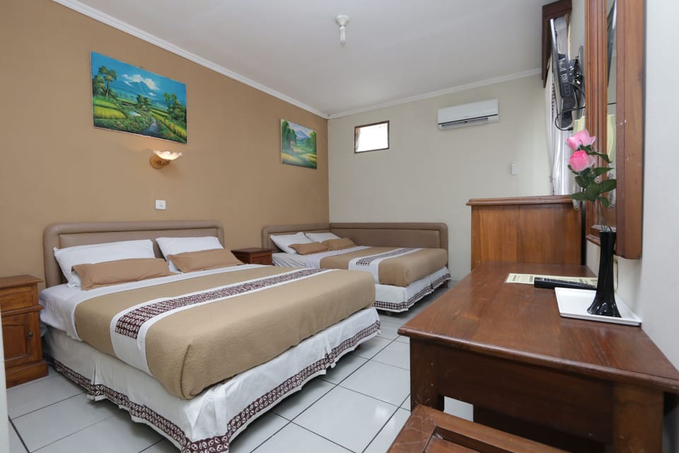 Desk, rollaway beds, free WiFi