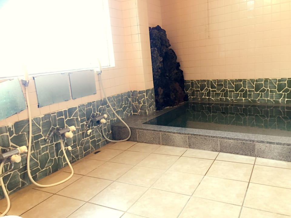 Indoor spa tub