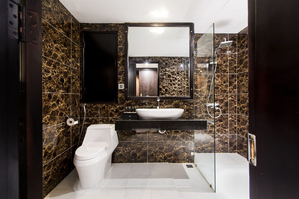 Shower, free toiletries, hair dryer, bathrobes