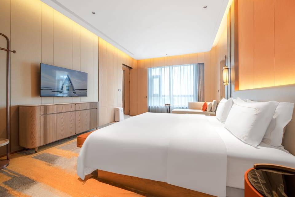 Executive Royal Suite | Premium bedding, minibar (free items), in-room safe, desk