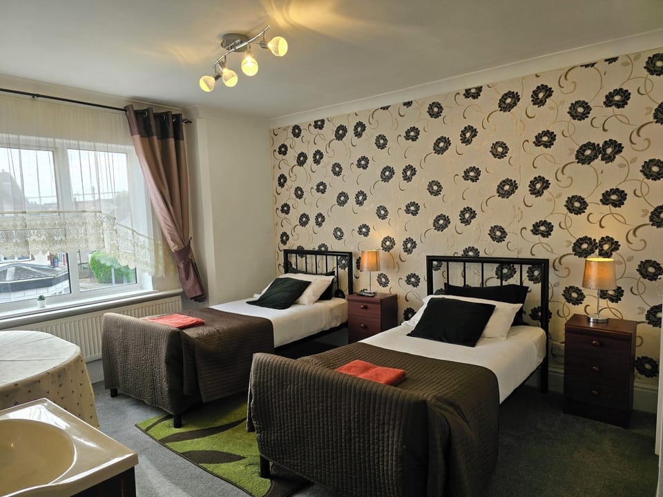 Basic Twin Room, 2 Single Beds, Ensuite (2 singles beds - 106) | Individually decorated, individually furnished, desk, laptop workspace