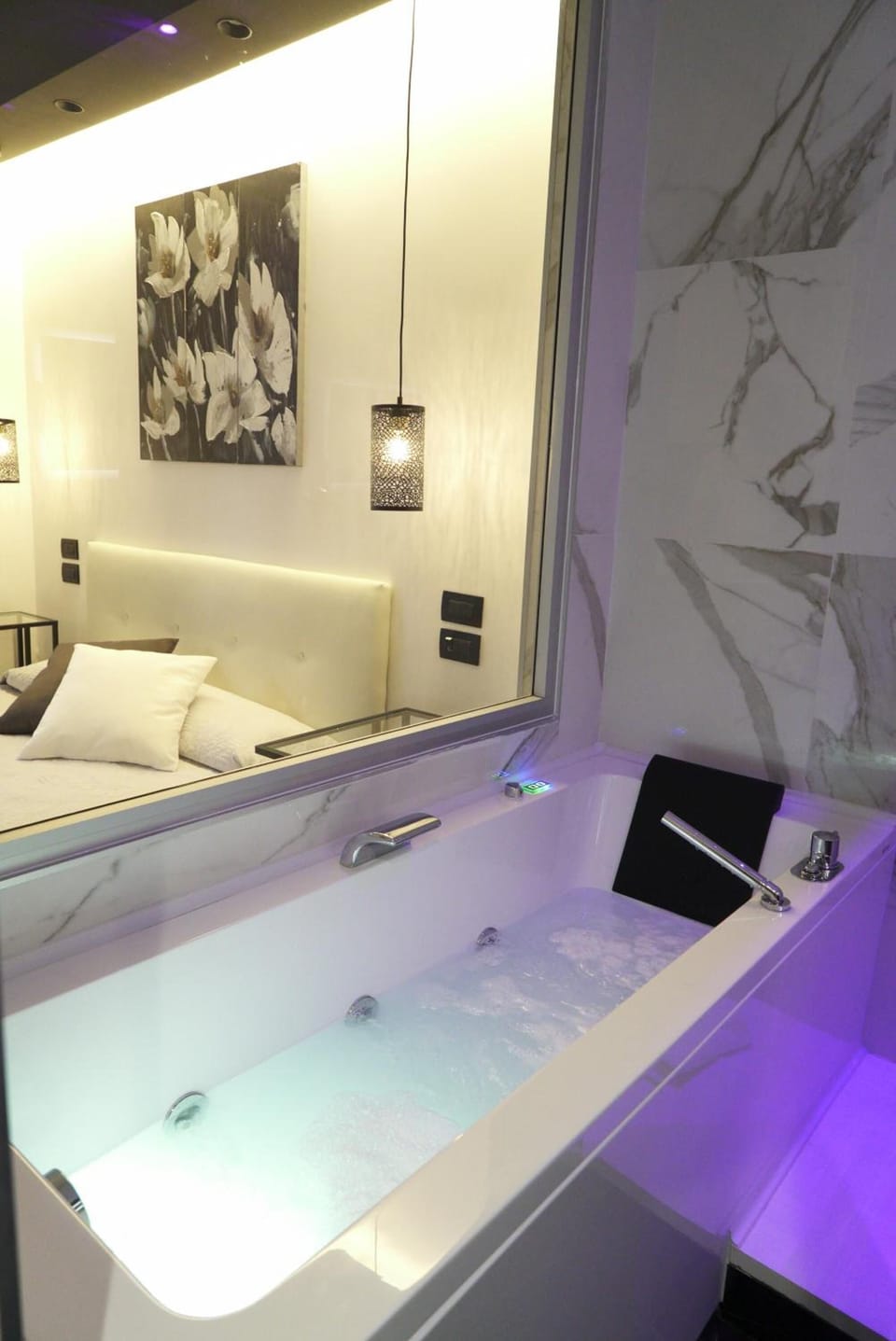 1 bedroom, premium bedding, in-room safe, desk