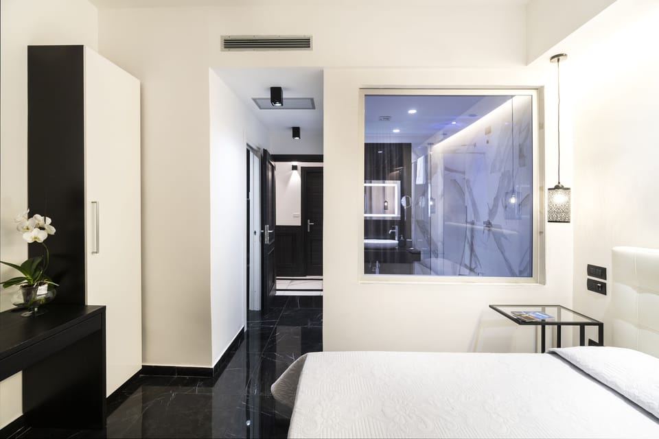 Luxury Suite, 1 King Bed, Private Bathroom, City View | 1 bedroom, premium bedding, in-room safe, desk