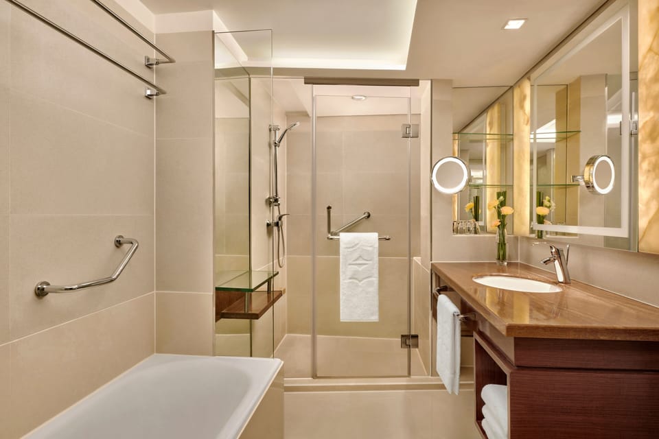 Executive Suite, 2 Twin Beds | Bathroom | Combined shower/tub, deep soaking tub, free toiletries, hair dryer