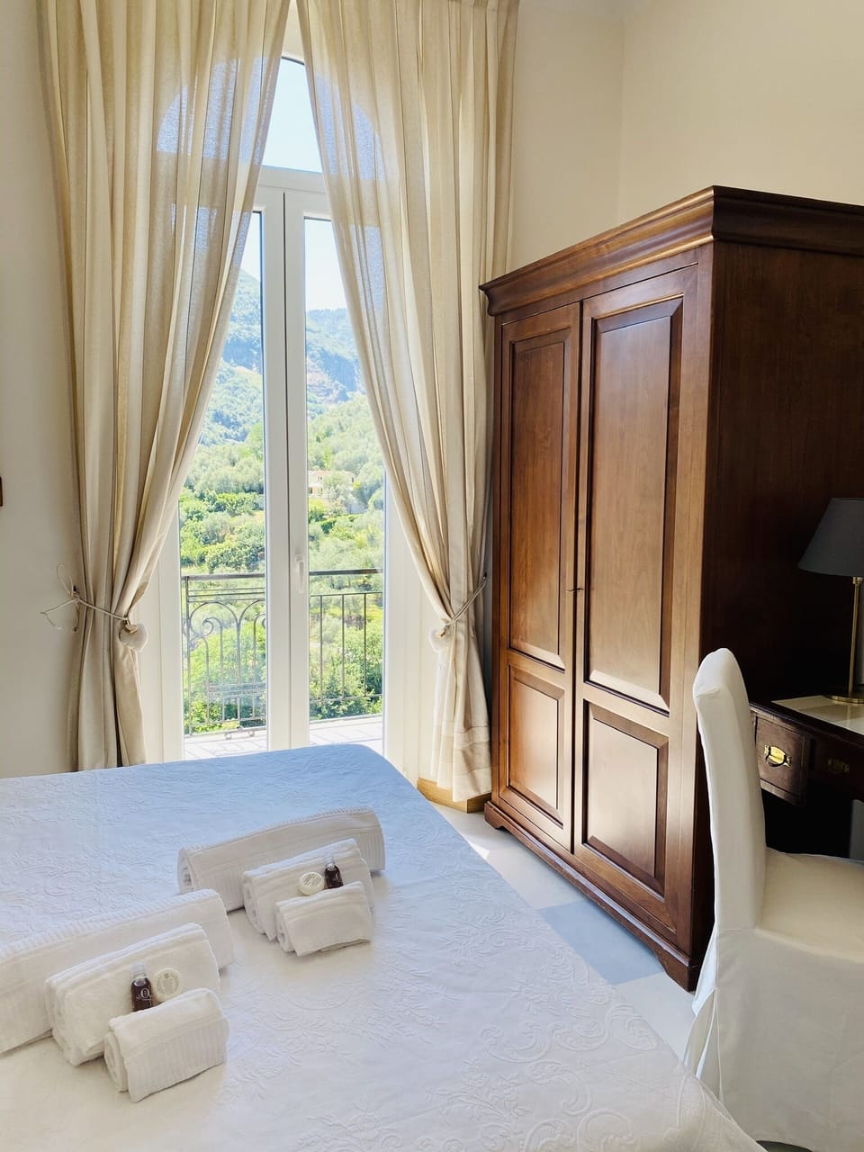 In-room safe, desk, soundproofing, free WiFi