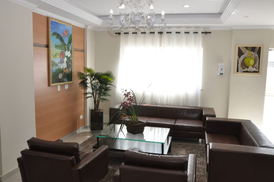 32-inch LED TV with cable channels, TV