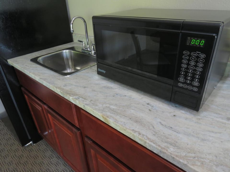 Fridge, microwave