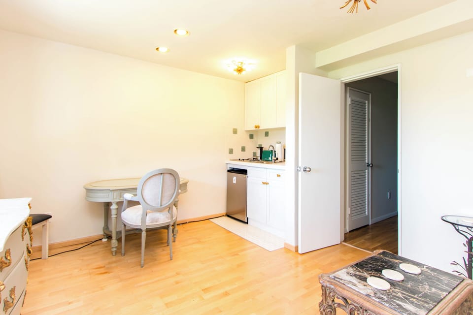 Apartment | Private kitchen | Coffee/tea maker, fridge, microwave, stovetop