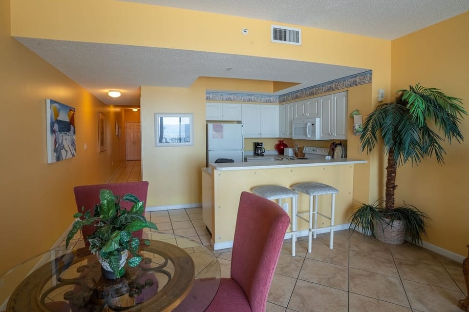 Condo, 1 Bedroom | Dining