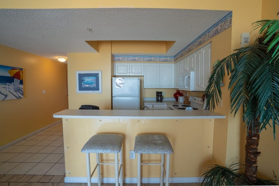 Condo, 1 Bedroom | Private kitchen | Full-size fridge, microwave, oven, stovetop