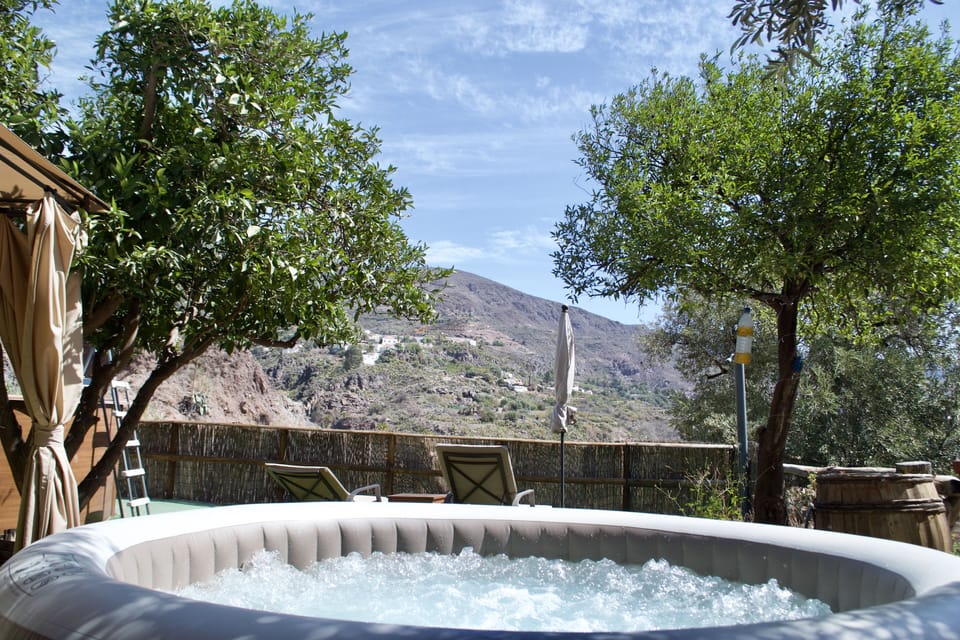 Outdoor spa tub