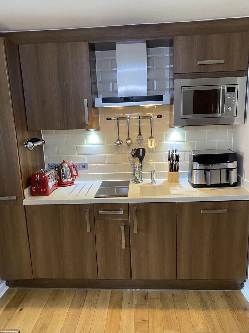 A well-equipped kitchen has everything you need.