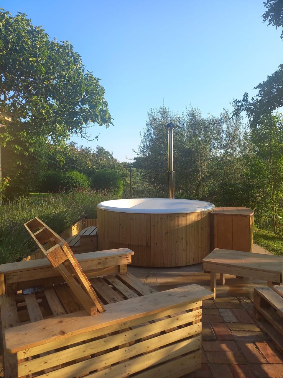 Outdoor spa tub