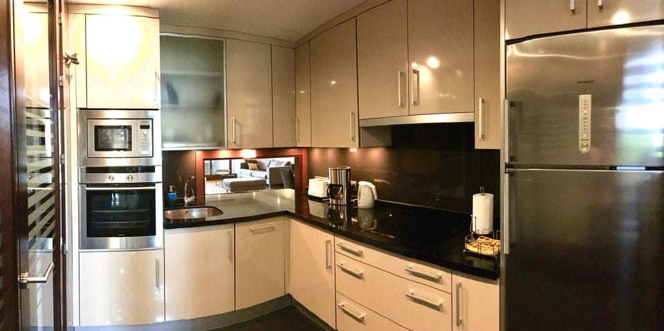 Fully equipped kitchen, dish washer, kettle, toaster, coffee maker
