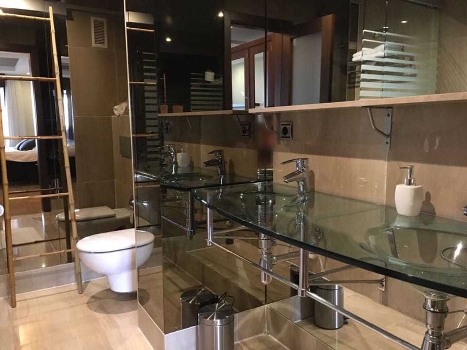 Master glass bathroom 