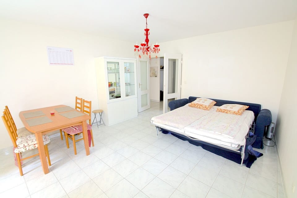 LIVING ROOM 2 sleeps 160 by 2 METER