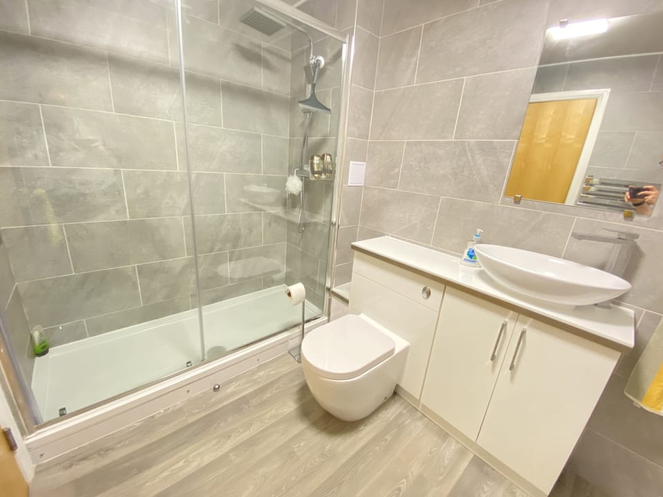 FAMILY BATHROOM WITH WALK IN SHOWER 