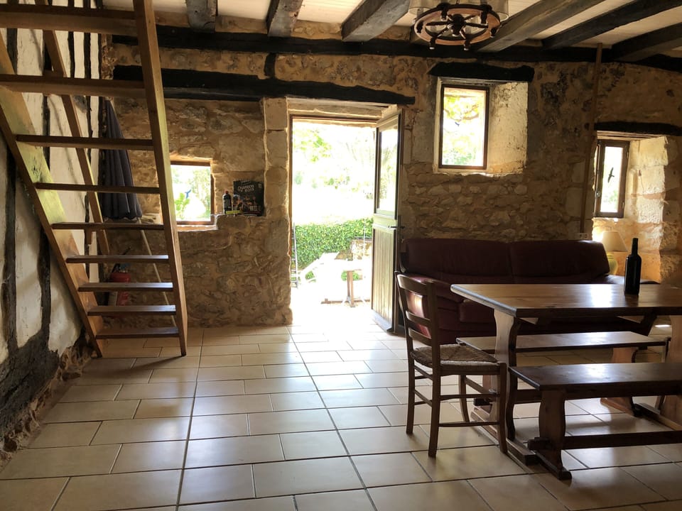 kitchen/ salon looking out to private patio