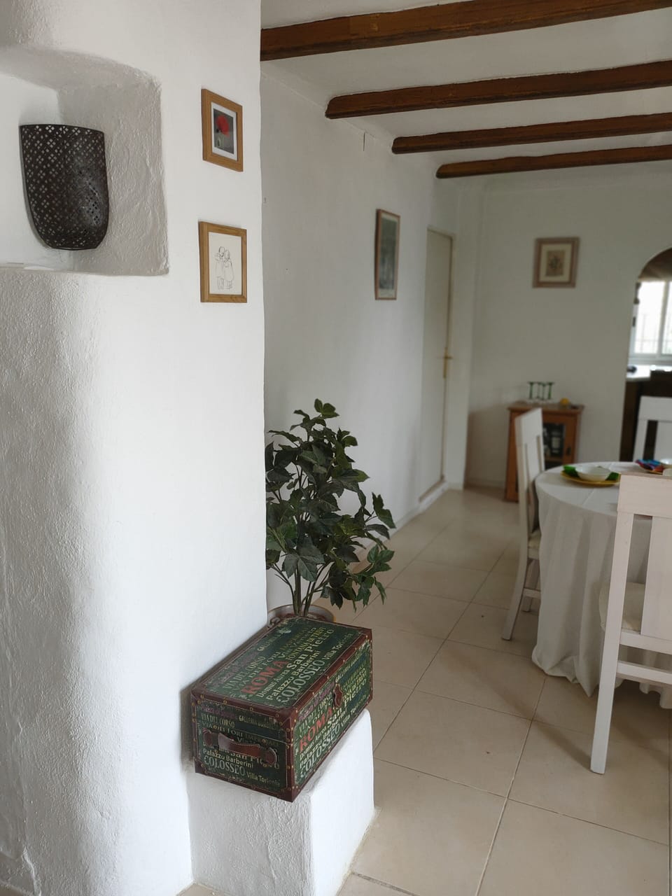 Villa 2 dining room 