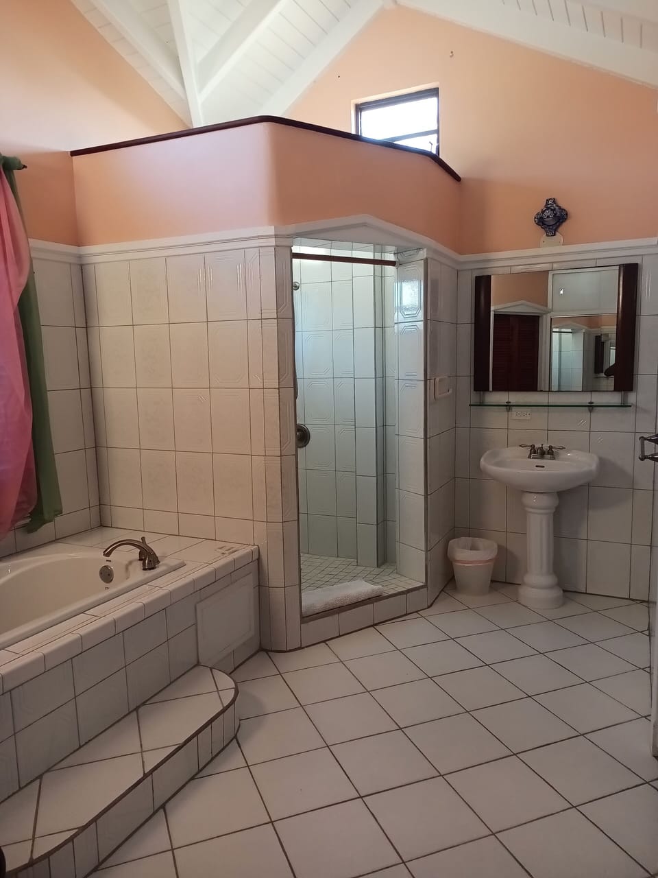 Poolside suite Bathroom