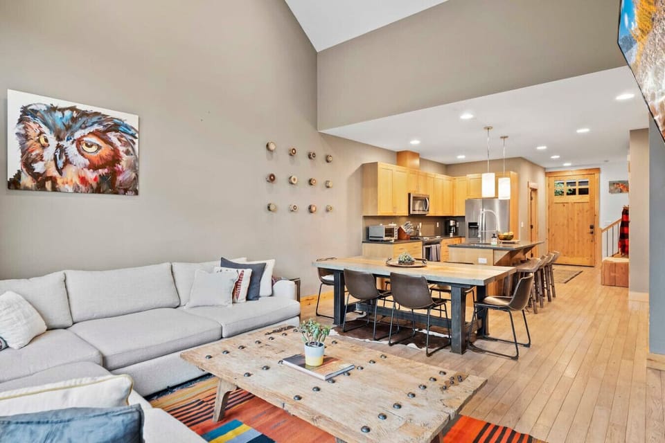 Living area from door to the deck