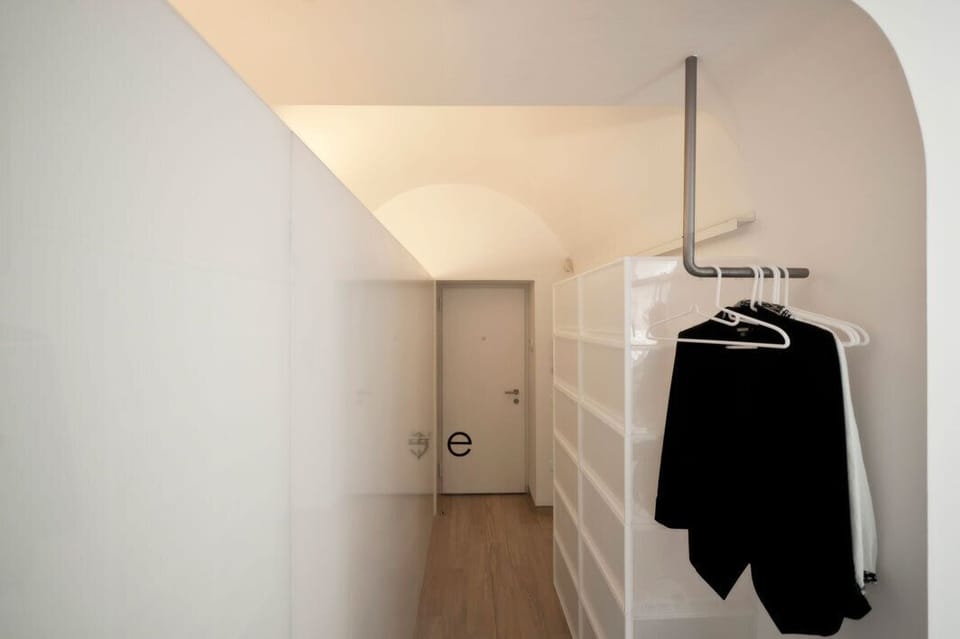 The bathrooms (shower + toilet) are separated behind these glass-covered walls.