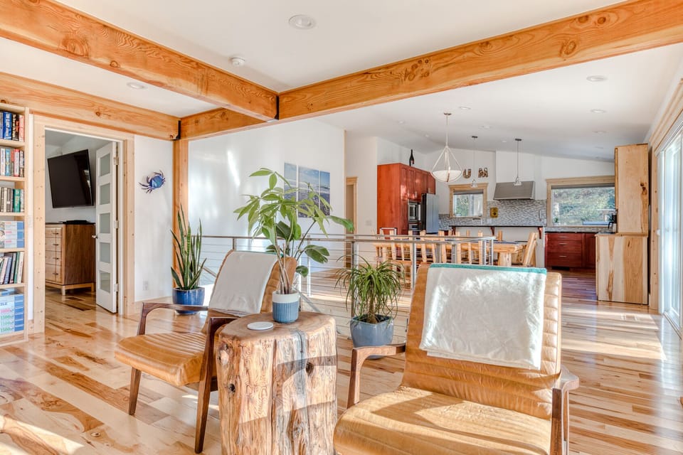 Lots of house plants throughout the home for a clean relaxing vibe
