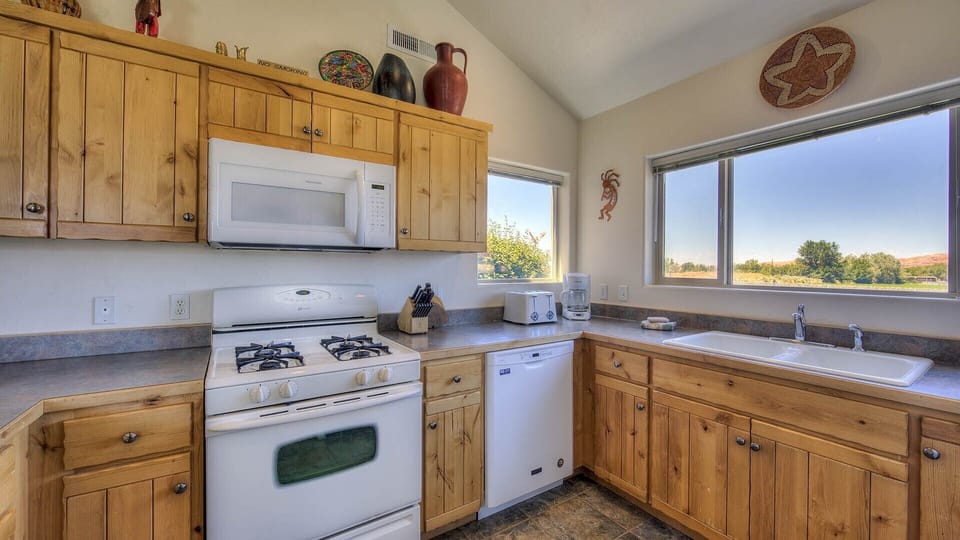 Gas range, microwave, dishwasher, refrig, drip coffee maker, spices, s & p