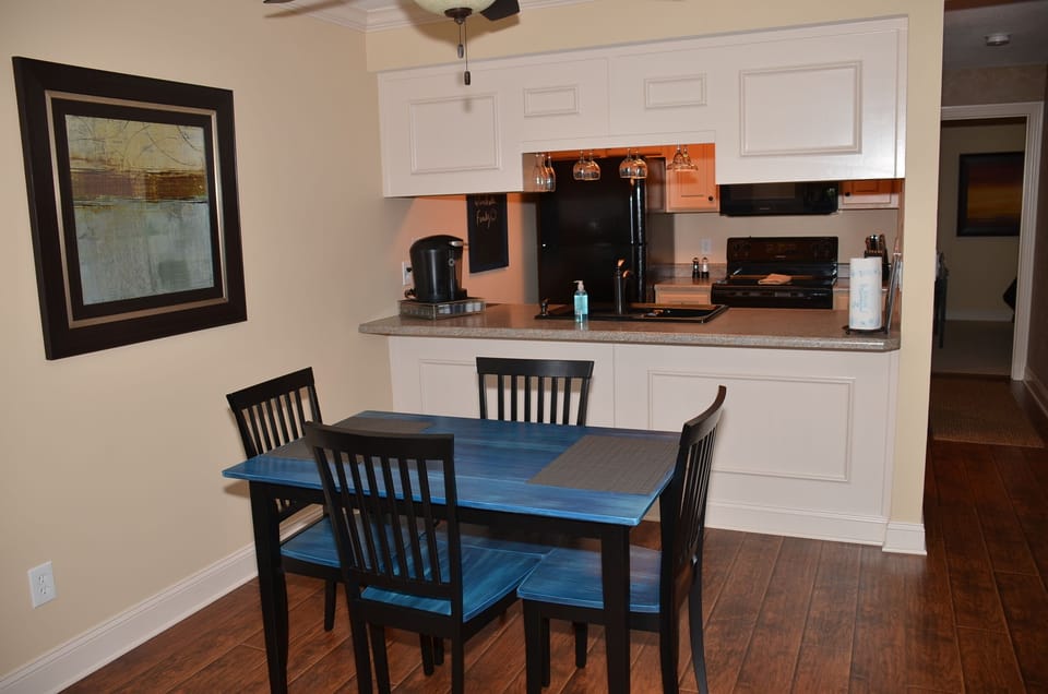 Dining & Kitchen