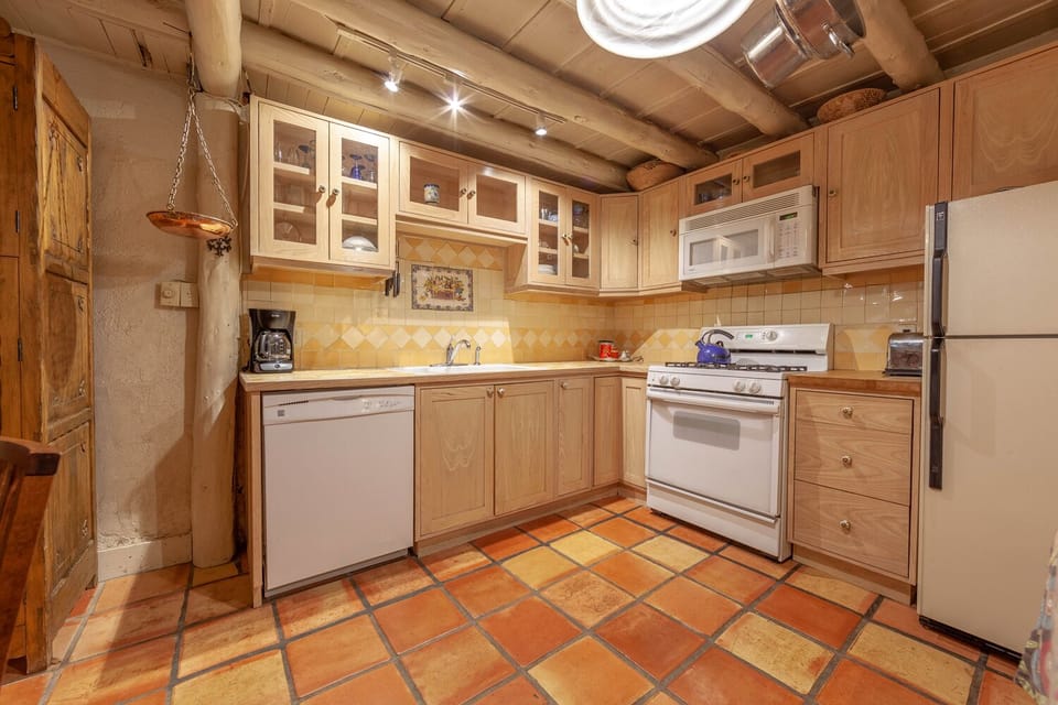 Kitchen with modern appliances that will allow a cook of any level to flourish. 
