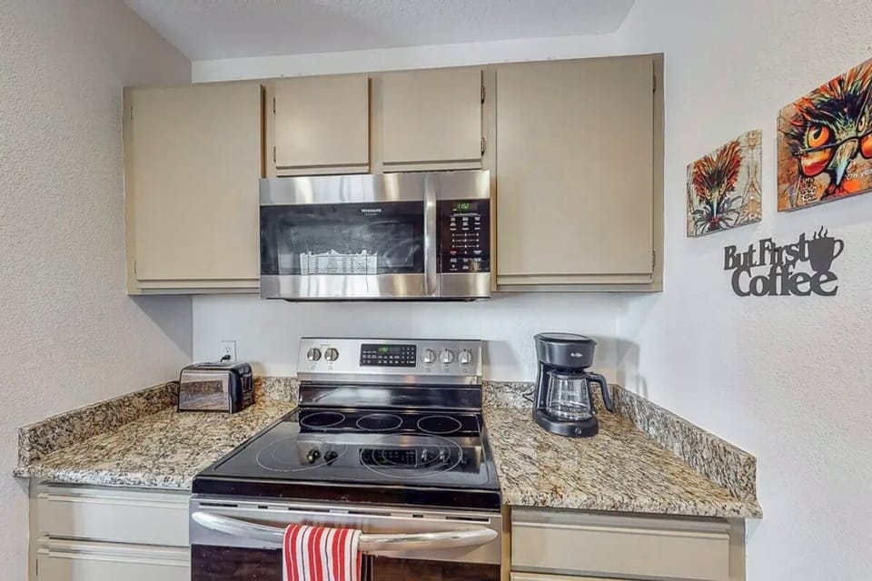 Full size stove, microwave and other amenties