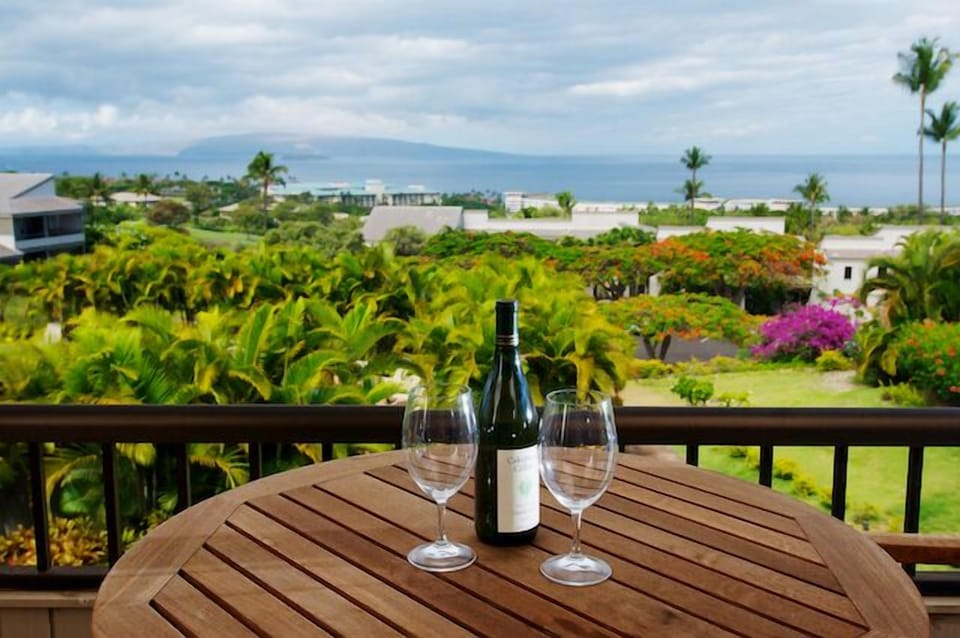 Ocean view from #708 is among the best in the Wailea Ekolu complex.