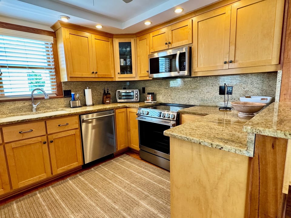 Fully stocked kitchen on first floor (new induction cooktop  and oven).