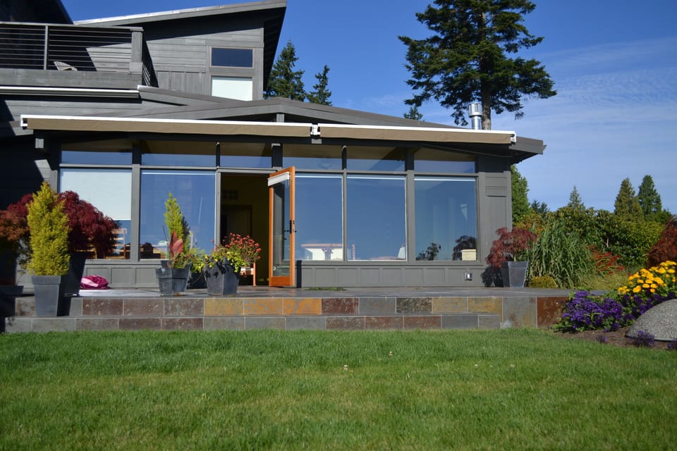 Slate Deck with views from Mt. Baker to Century Link Stadium. Seattle View!!