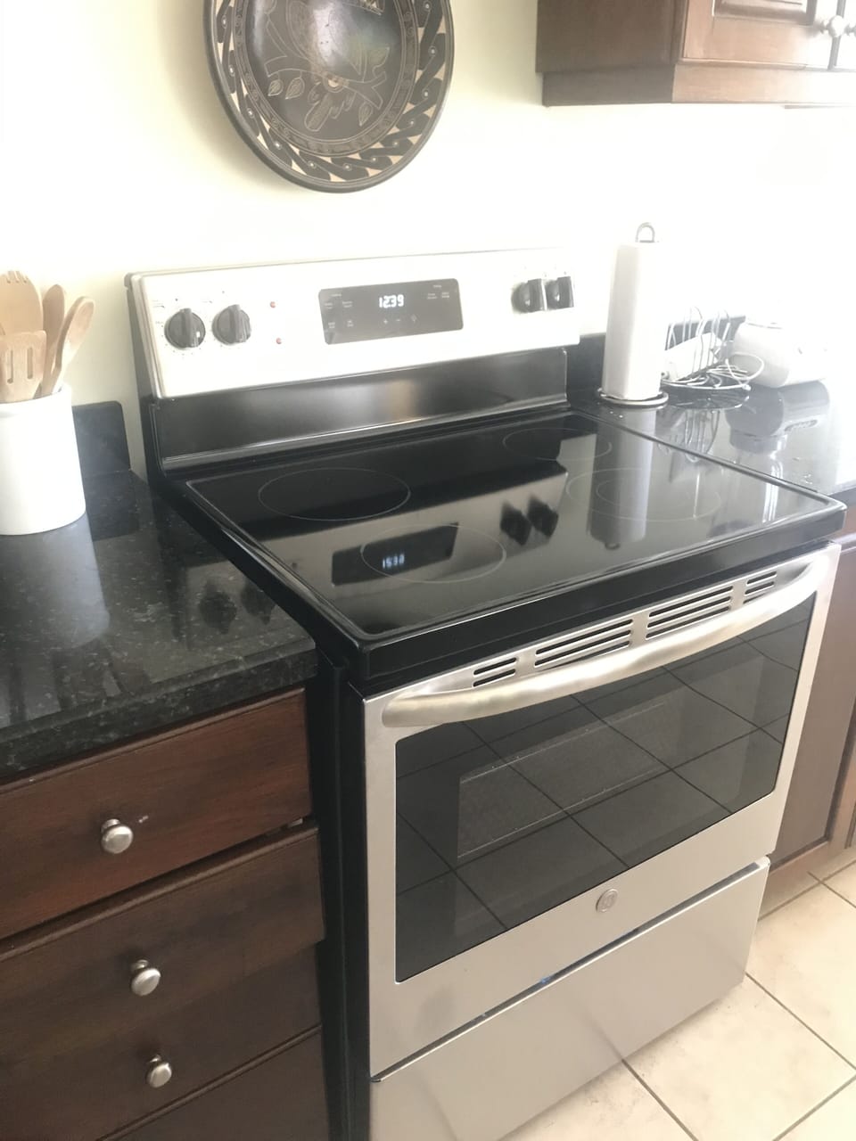 Electric stove with oven.
