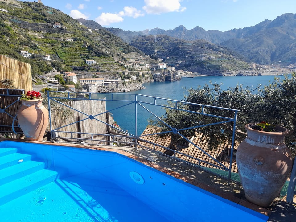Pool 14 sqm on the Rock with hydromassage overlooking the sea