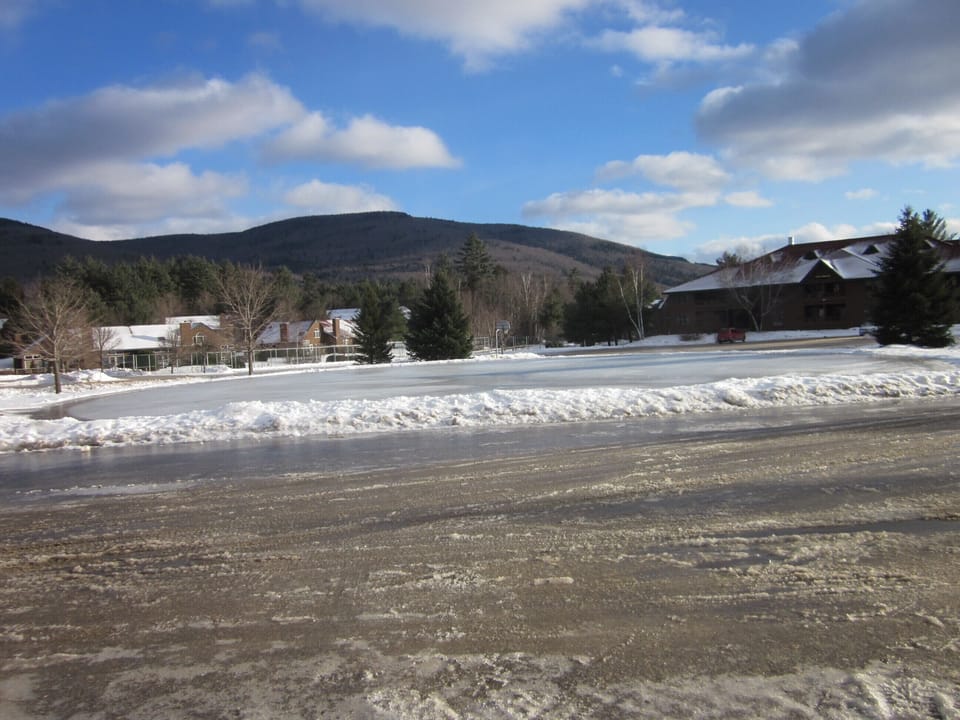 In winter, a circular skating rink is accessable right outside your front door. 