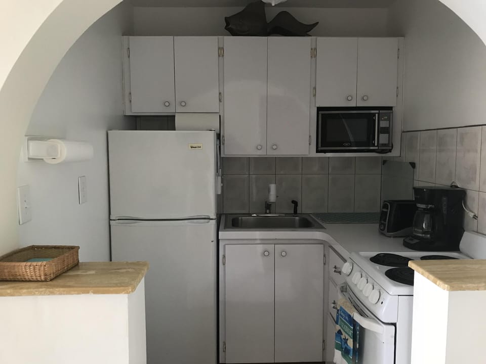 Everything you need toaster, microwave,stove,blenders,refrigerator,coffee pot 