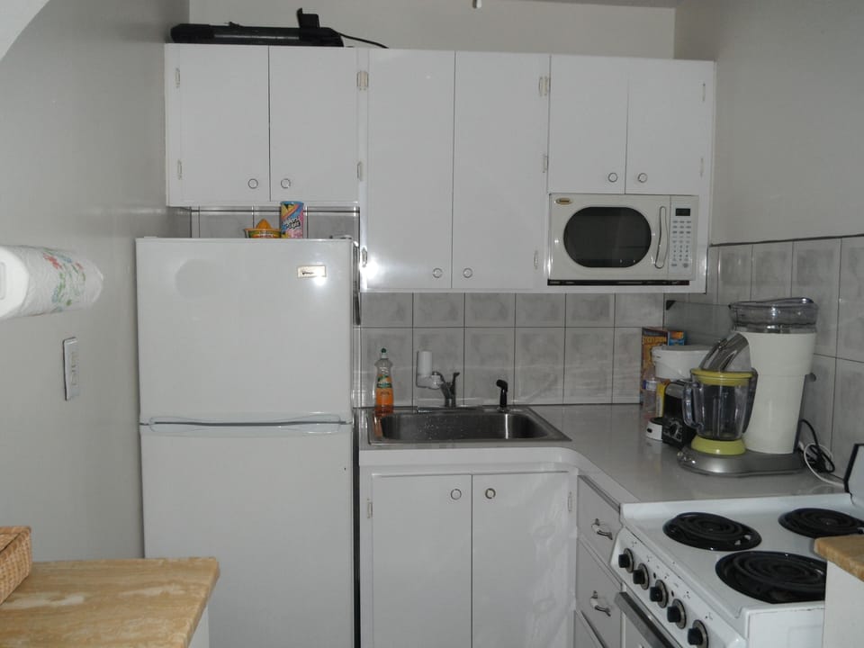 FULL EQUIP KITCHEN