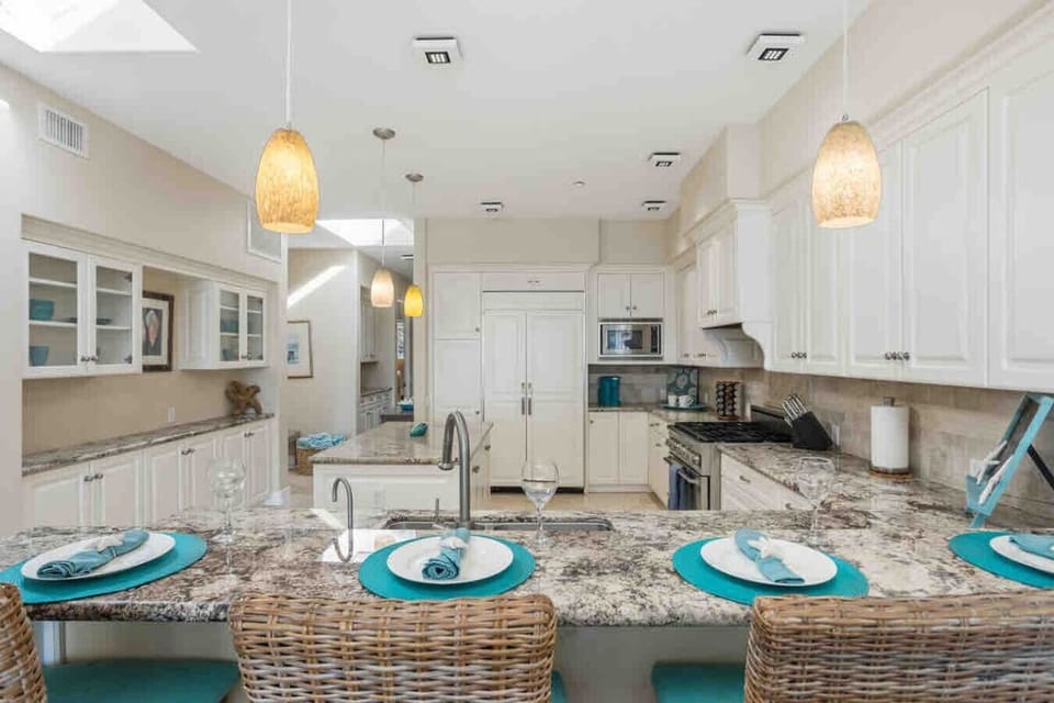 Best beach rental in Oceanside Where should I stay in Oceanside near the beach? Family-friendly beach house in Oceanside Beach rental walking distance to restaurants Oceanside vacation rental with ocean views Vacation rental near Oceanside Pier Beachfront