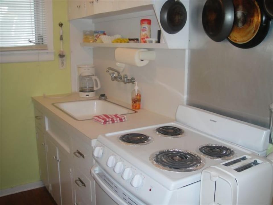 Full size kitchen.