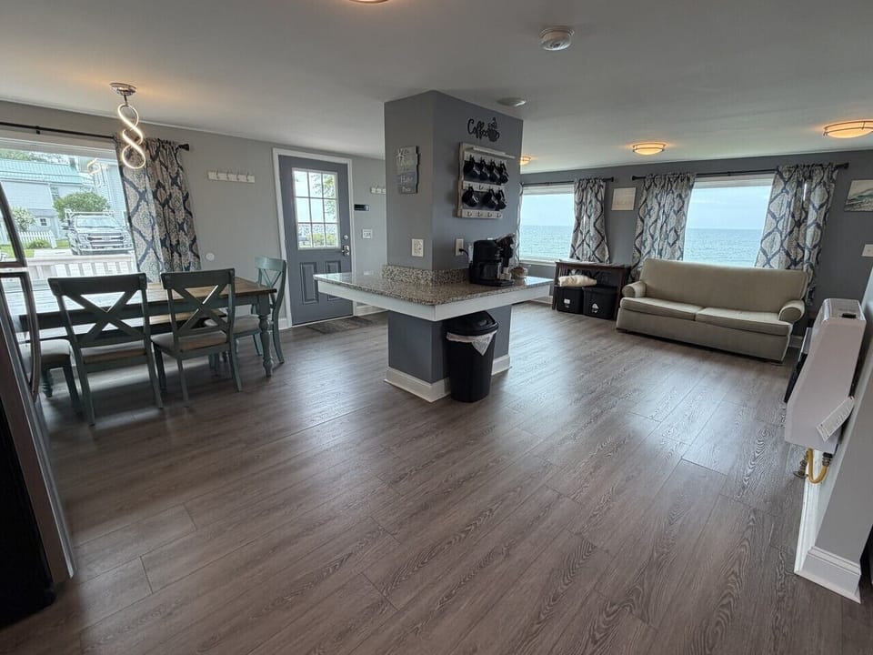 Kitchen W/Dining