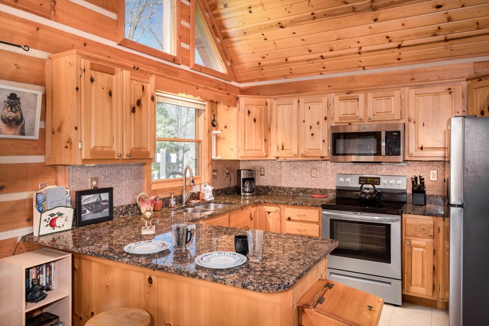 Stocked Kitchen with New Appliances!