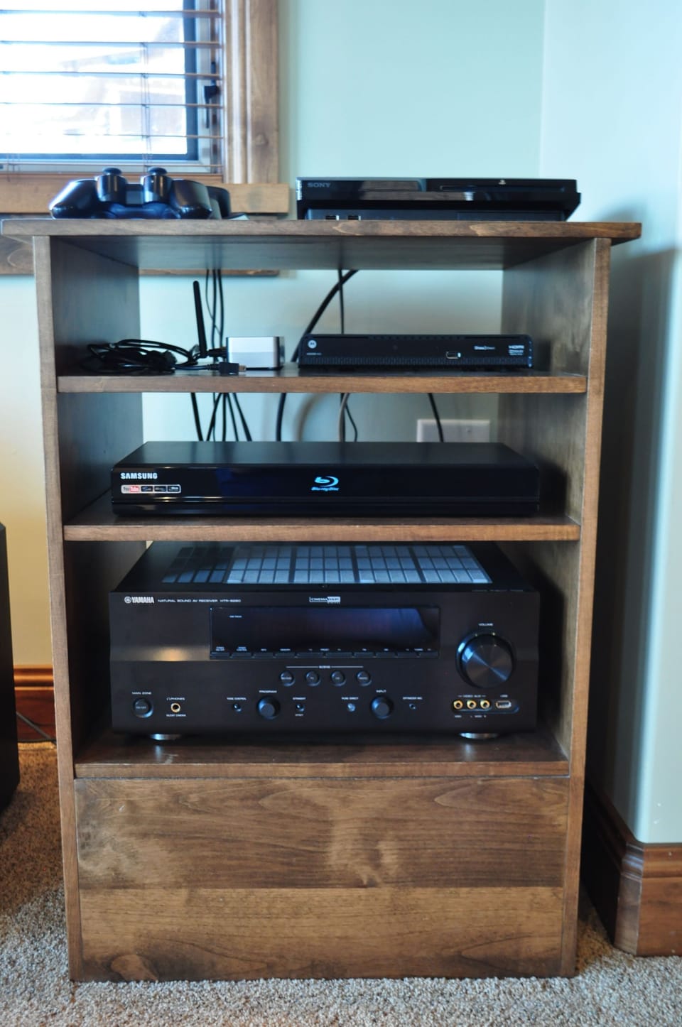 6 speakers, Apple TV, Cable, Bluray, Playstation3, Netflix, 50 inch plasma, WIFI