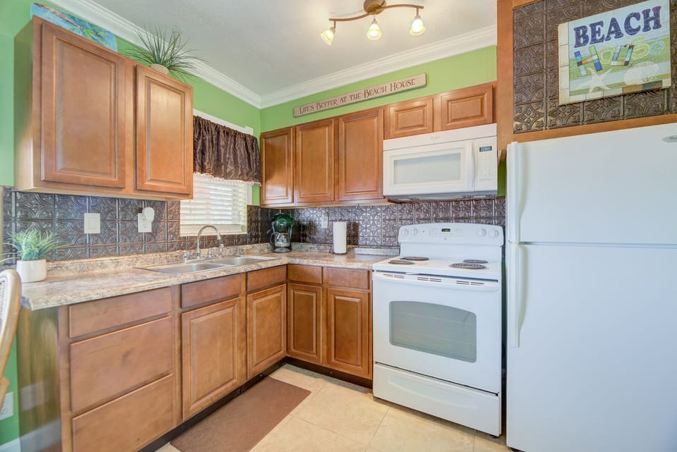 full size refrigerator & stove
